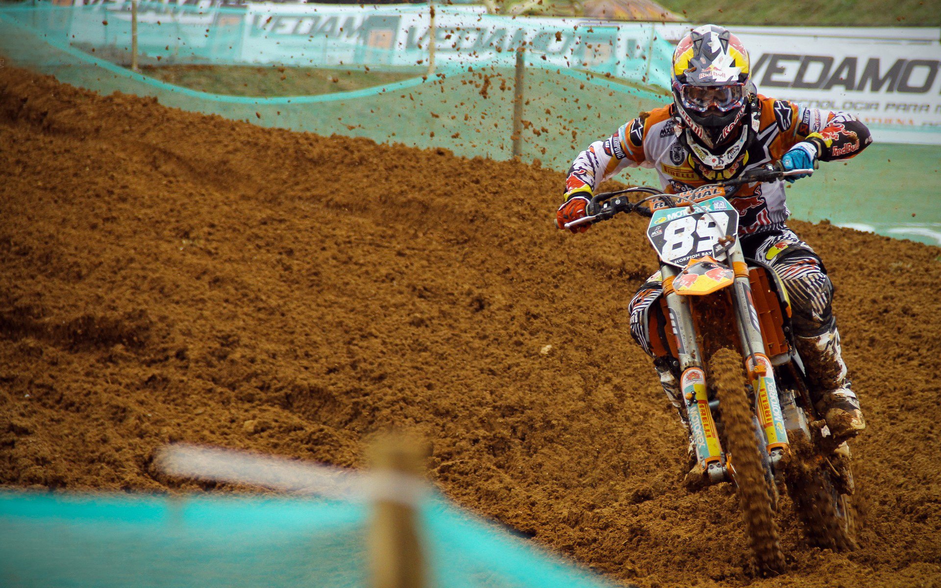 隆戈的冲击力让全黑队进攻节奏变得难以预测，隆的vskill