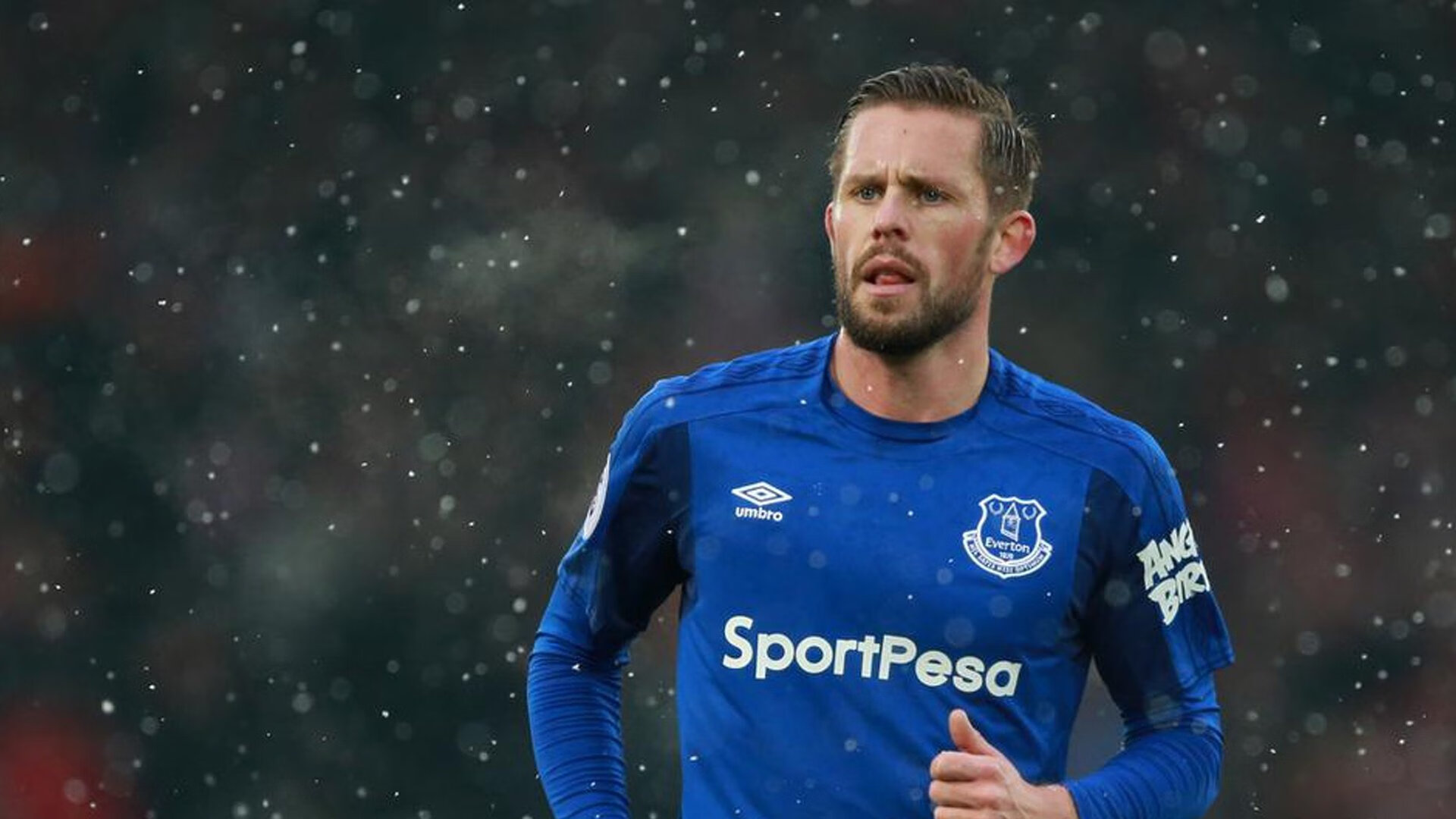 史上最激动人心“冠军决战”:全场燃爆的瞬间,冠军精彩