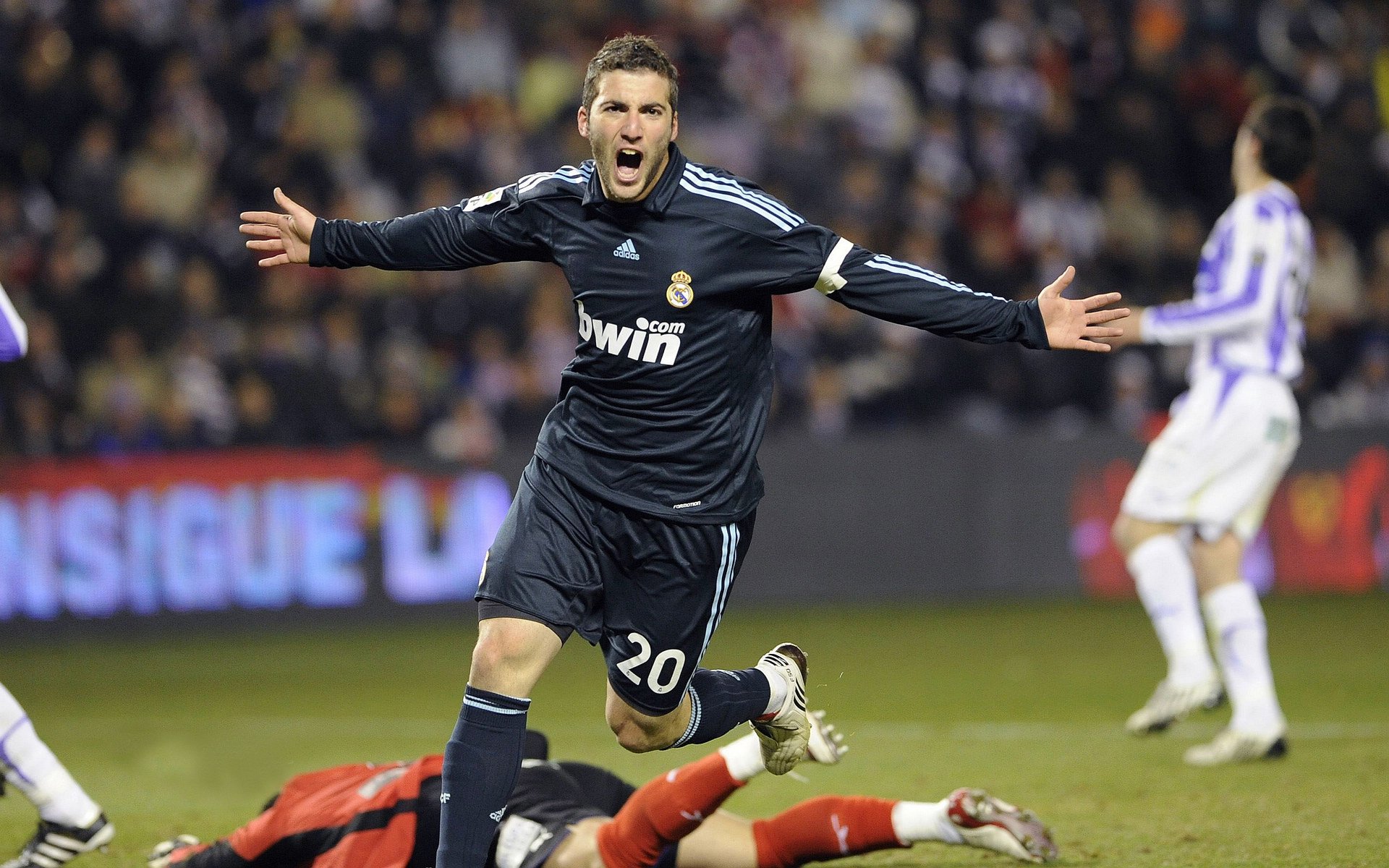 法甲高潮：里尔客场逼平巴黎，争冠格局变得更加激烈，法甲里尔转会